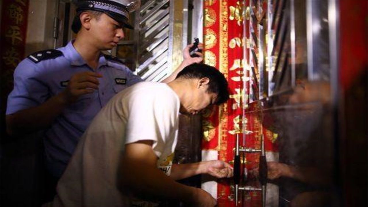 雅安请开锁师傅开了锁后，师傅为什么一般都不进门，就算主人请也不进去？